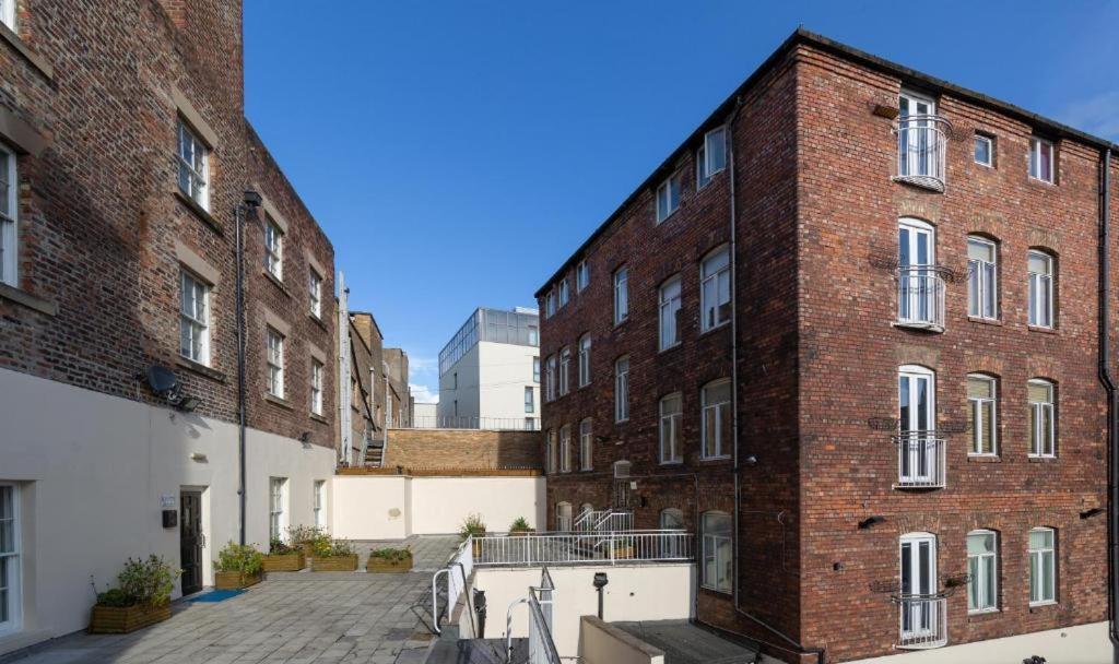 Centre * Newcastle-upon-Tyne
